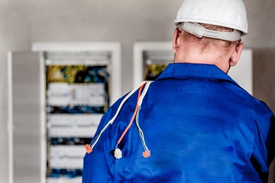 How to Get Maintenance Electrician Contracts 